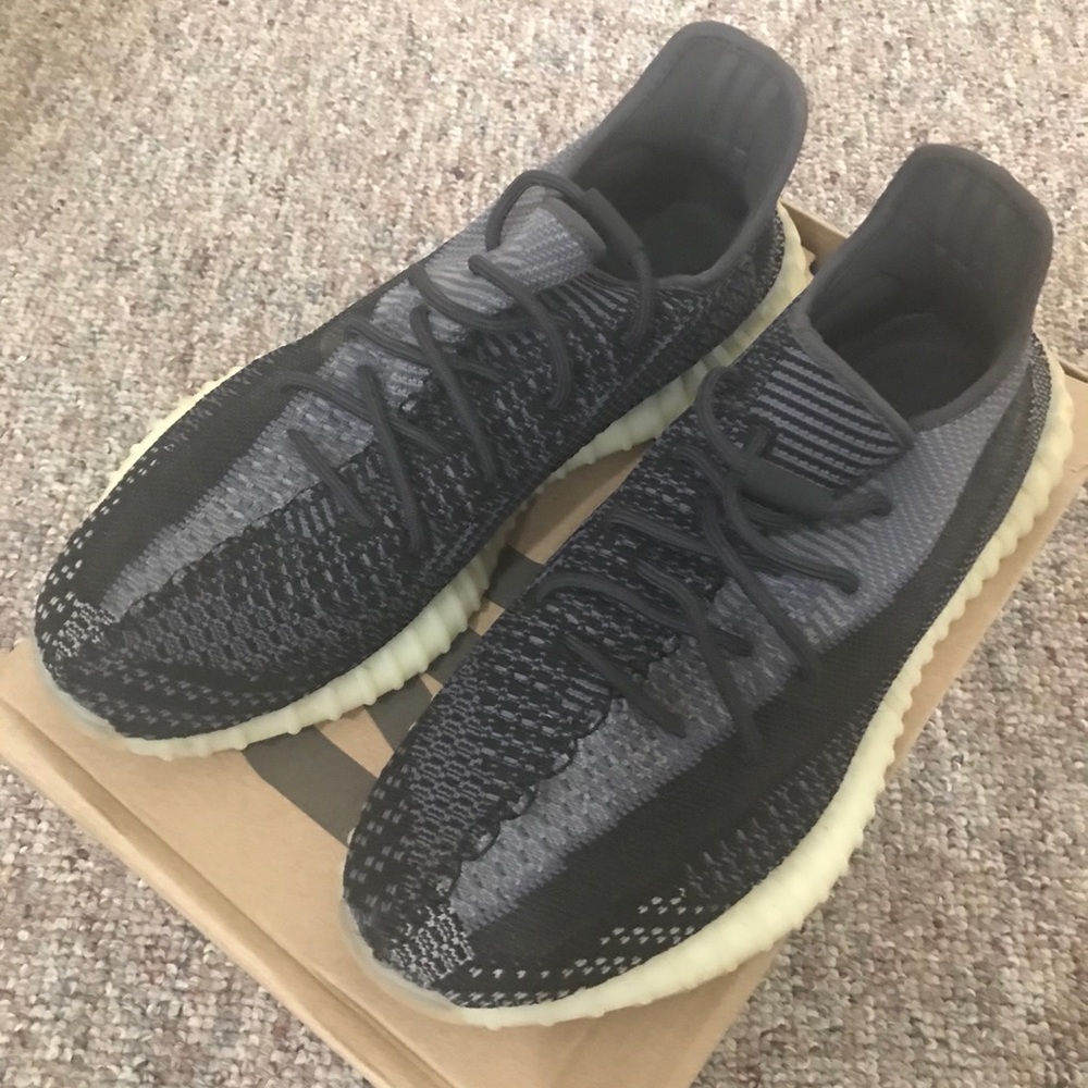 New Adidas Yeezy Boost 350 Carbon v2 size 11 1/2
